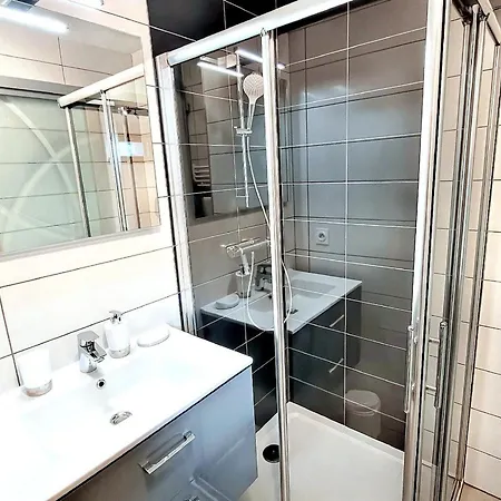 Apartment 3* Au Centre Des Gets, Avec Balcon-terrasse, Wifi, Et Garage - Fr-1-598-137